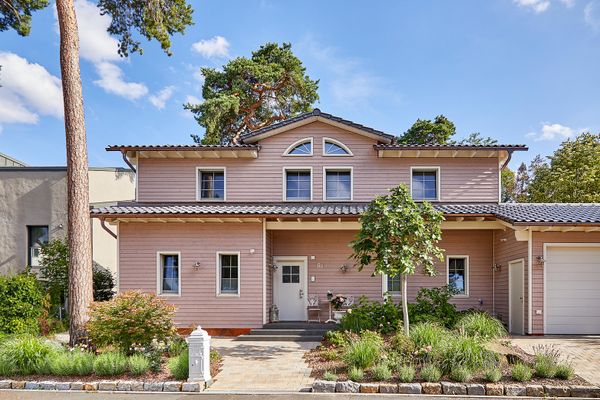 Luxueus Baufritz-houten huis in New England-stijl in de bosvillawijk