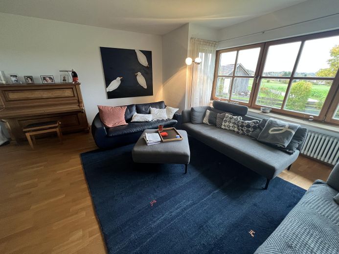 Wohnzimmer mit Panoramafenster