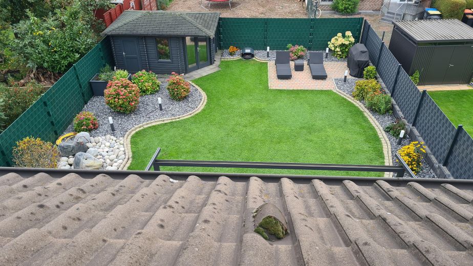 Hitzewelle? Etagenwohnung in kleiner Wohneinheit mit Klimaanlage – Blick aus Wohnzimmer 