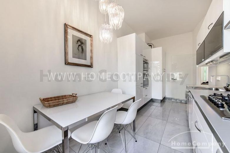 Schöne, hochwertige möblierte 4-Zimmer-Altbauwohnung mit Balkon in Schwabing – 4c904ca7c0d3520a3db2018f1b1509b6e9ca5976.jpg