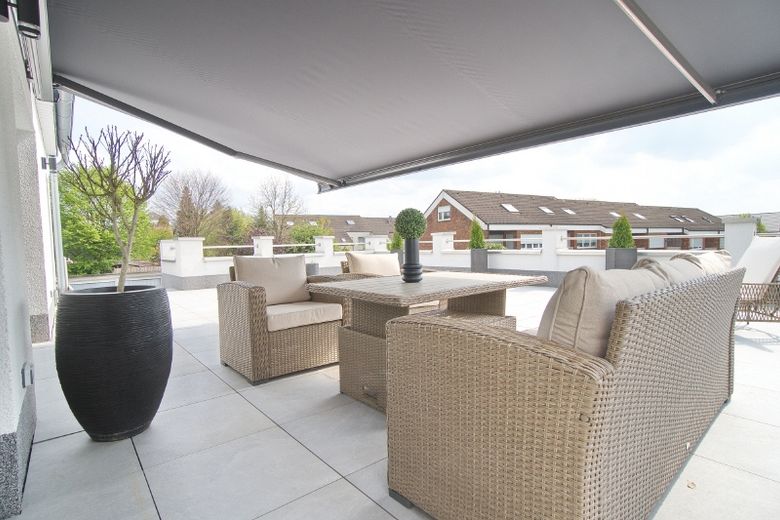 First-time occupancy: Generously proportioned maisonette with top quality fittings and furnishings, 100m² roof terrace, high quality bathroom and much more – 33b8c1c835cd84e7fb6465c3b3decb8b5048f2e8.jpg