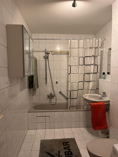 No commission: Well-laid-out 68 m2 ground floor apartment with terrace in a prime location – Bad