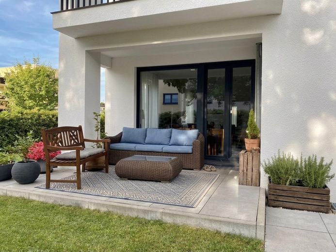 Appartement moderne et haut de gamme de 4 pièces avec jardin - sans commission – Terrasse