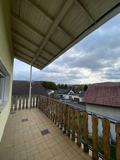 Renoviertes Mehrfamilienhaus in Bestlage direkt in Lollar – Balkon