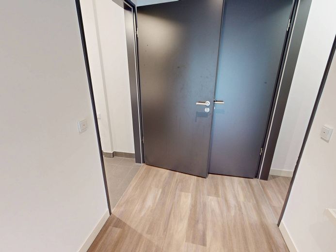 URBAN BASE: Vollmöbliertes 2-Zimmer-Apartment mit EBK, BALKON, ALL-IN-MIETE, UVM. im Wiesbadener Stadtzentrum – Eingang