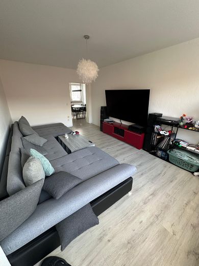 helles u. großes Wohnzimmer