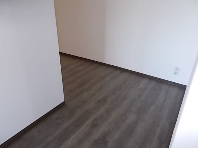 Große DG 2-Zimmer mit Balkon, Laminat, 2x Abstellraum und Wanne in idyllischer Lage! – DSCN2016