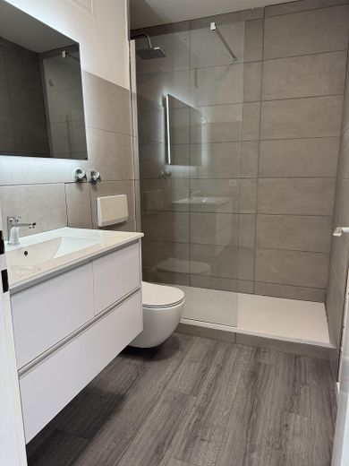 Bezugsfertig- Renoviert mit toller Aussicht-3,5 Zimmer – Bad