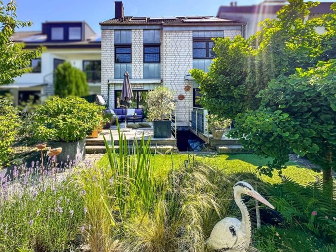 Energieeffizienz A: Stilvolles Architektenhaus für modernes Wohnen mit PV-Anlage & Wärmepumpe – Foto 1