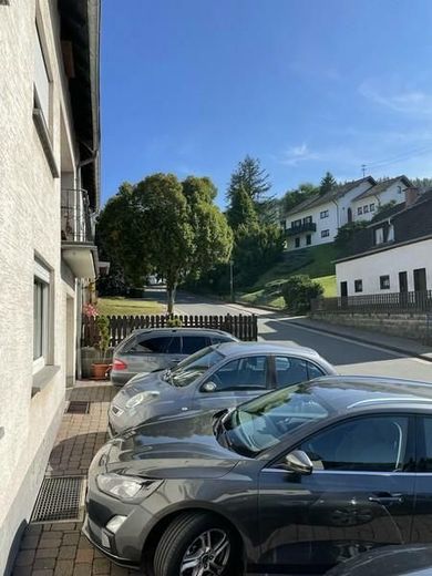 Wittlich-Gladbach -- 4 Zimmer DG-Wohnung (ca. 96 m²) zur grosszügigen Entfaltung -- – 3 Außenparkplätze