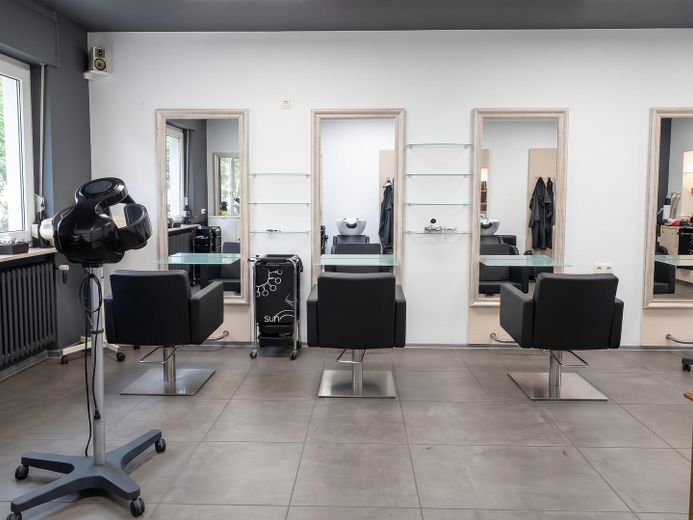 Top Friseurladen in konkurrenzloser Lage sucht neuen Betreiber – Arbeitsplätze