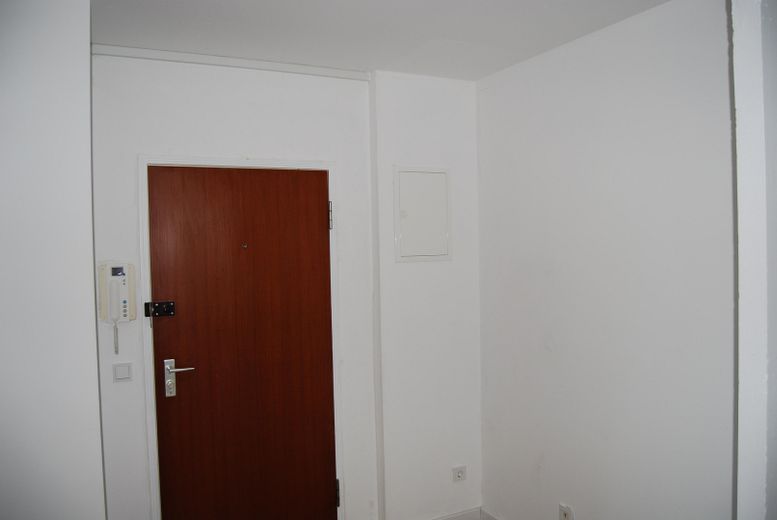 Gemütliche Wohnung (3 ZKBB) im Stadtteil Ko-Karthause inkl. Einbauküche, Balkon und Tiefgarage – Diele