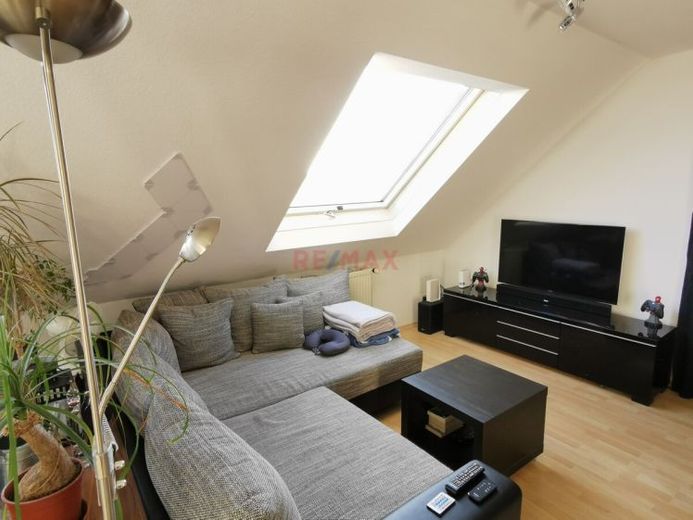 Schicke 2 Zimmer-Dachwohnung! – Foto 1
