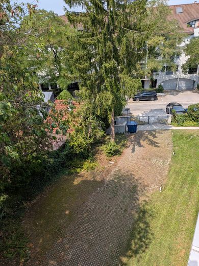 3-pokojowe mieszkanie w Alt-Moosach, 3 minuty do U3, wśród zieleni i z dużą ilością słońca. Bez prowizji! – Ausblick Kleiner Balkon