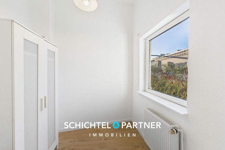 Lindenhof | Geräumiges Reihenmittelhaus Nähe Waterfront mit Ausbaupotenzial – S&amp;P | Büro