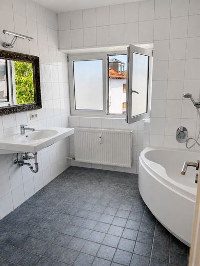 Lichtdurchflutete Dachterrassenwohnung in bester Lage – Foto 4