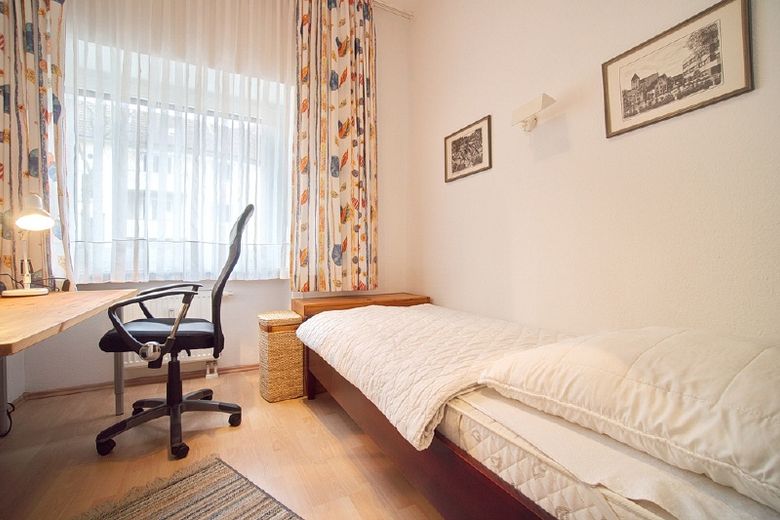 Kompletnie umeblowane mieszkanie z podłogą laminowaną, boczna uliczka w Rüttenscheid – 0beb2ebd64bb60adf8a71ed380a9776c152c618e.jpg