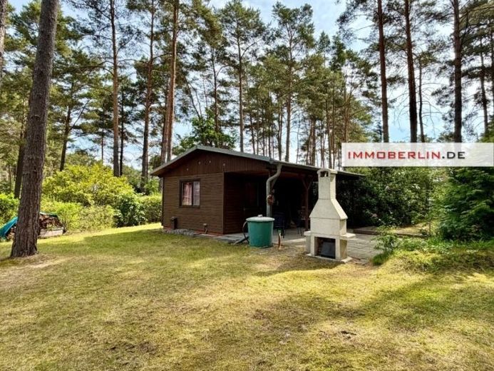IMMOBERLIN.DE - Herrliches Baugrundstück mit gepflegtem Wochenendbungalow in naturschöner Lage – Foto 1