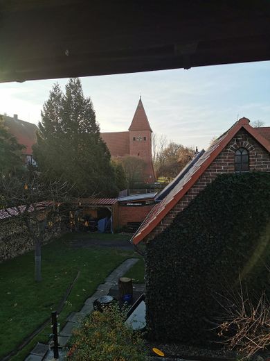 Traumhafte Dachgeschosswohnung – Blick vom Balkon