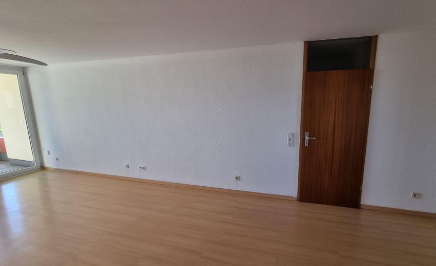 Wohnung mit grandioser Aussicht im 8.OG zu verkaufen – Wohnzimmer 1