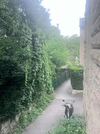 Provisionsfrei vom Eigentümer: Vermietete 2ZKB-EG-Wohnung in Heslach – Fußweg Richtung Gebelsbergstr.
