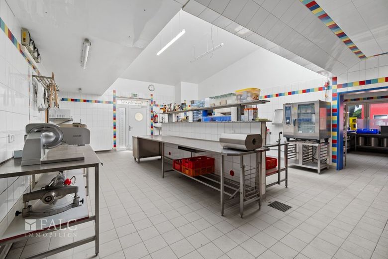 Eventlocation trifft Profiküche- Ihr betriebsfertiger Gewerbestandort mit sofortigem Umsatzpotenzial – Küche