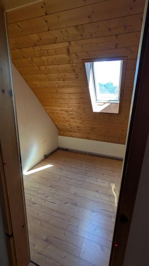 Affascinante casa indipendente in posizione tranquilla – vendita privata (senza agenzia) – Der dritte Raum im OG...