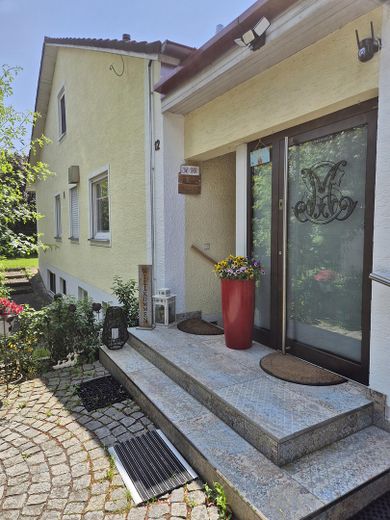 Großes hochwertiges Einfamilien-/ Zweifamilien-/ Mehrgenerationenhaus/Praxis/Gewerbe – Eingangsbereich Schlüsse los