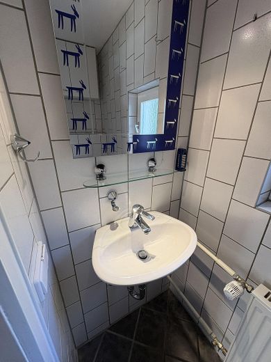 Zuhause fühlen in Reihenmittelhaus in ruhiger, familiärer Lage – Gäste-WC