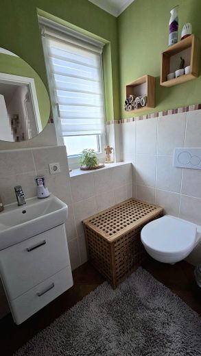 Von Privat sonnige 4-Zimmer Wohnung in bester Lage in Haar – Gäste WC
