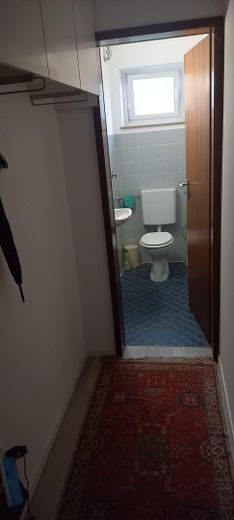 3 Zi-Wohnung: Kurze Wege zu U-Bahn, Einkaufen, Grundschule; 80 qm, schön, ruhig, hell, 2 Balkone – Gäste-WC