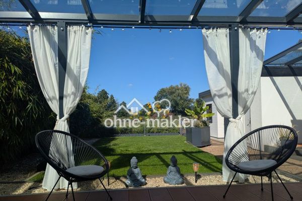 Energetisch sanierter Reihenbungalow (A+) mit privatem Atriumgarten & unverbaubarem Grünblick