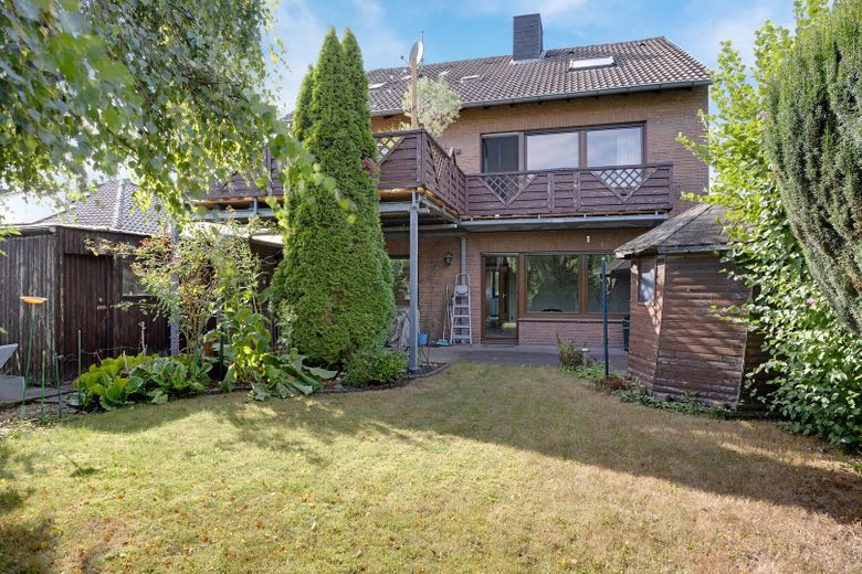 Casa bifamiliar con potencial de ampliación para una tercera vivienda entre Düsseldorf y Mönchengladbach – Garten