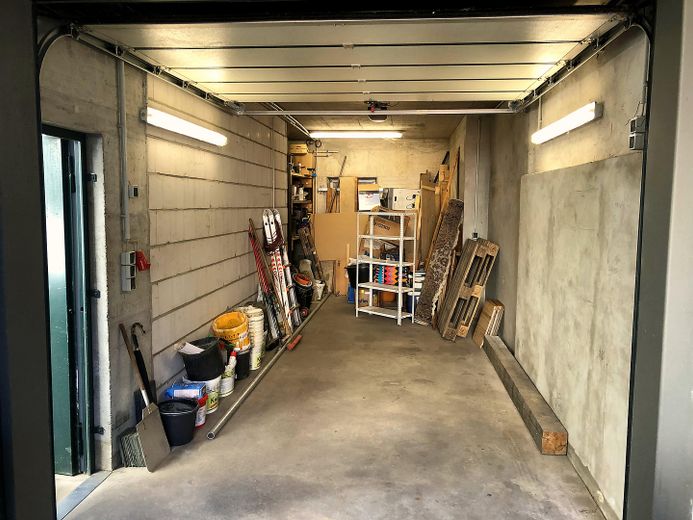 3-Fam.-Haus mit Wintergarten, großer Süd-Garten, viel Nutzfläche, erneuerbare Energien, Doppelgarage – Doppelgarage