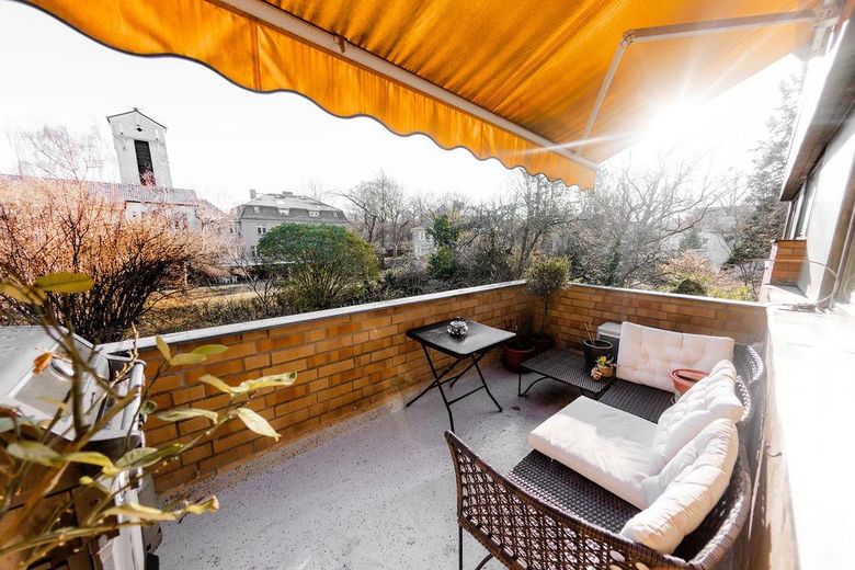 Süd/Ost Balkon mit Gartenblick