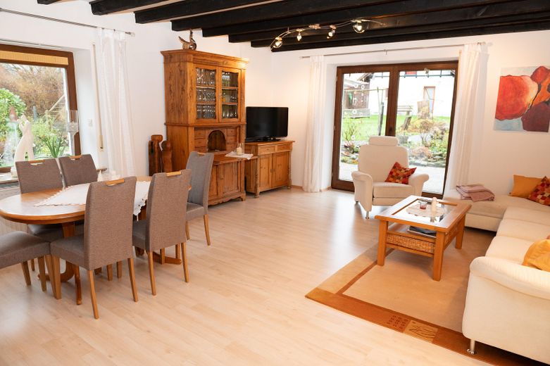 Wohntraum - Gepflegtes, großzügiges Zweifamilienhaus in Fürstenberg (Bad Wünnenberg) – Wohnzimmer