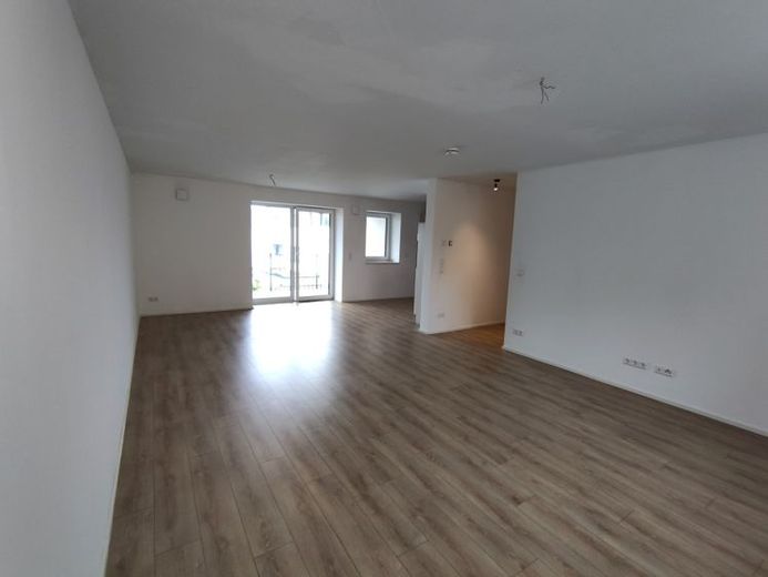 74 m² su 2 locali – completamente ristrutturato, classe A+, ascensore, cucina componibile e posto auto – Foto 1