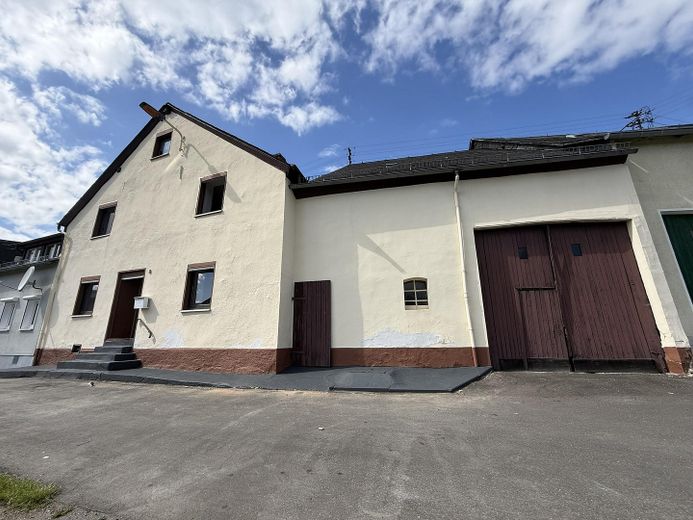 Gut erhaltenes Bauernhaus sucht neue Liebe – Frontansicht