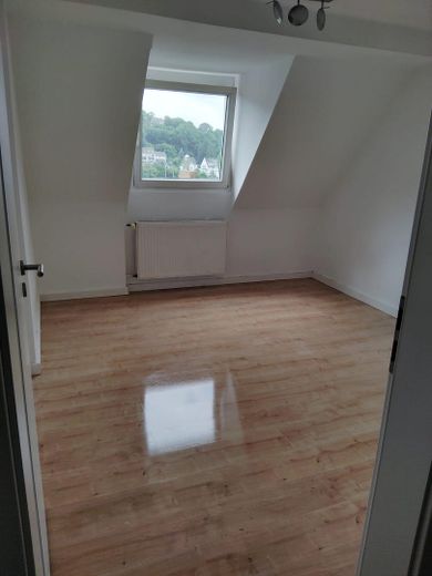 Sehr schöne teilmöblierte 4 Zimmer 103 qm DG Maisonette Wohnung mit EBK, Balkon usw. – Foto 26