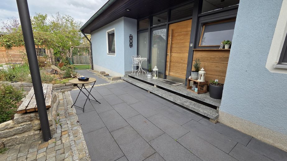 Ampio bungalow con giardino, finiture di pregio e area aggiuntiva opzionale – Haustür
