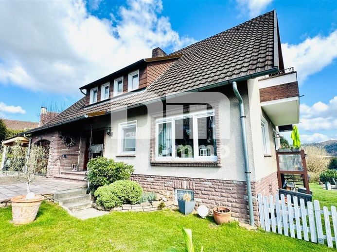Casa unifamiliare o bifamiliare ampiamente ristrutturata in idilliaca posizione periferica – Foto 1