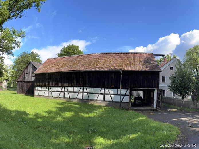 Ein Hof, der Geschichten trägt und Zukunft schenkt.
Vierseithof in traumhafter Lage auf ca. 20 ha bei  Waldsassen! – VUB0001964-20