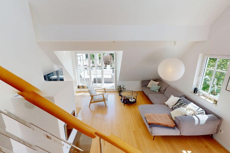 Design-Maisonette (Alleinige Etage) | KfW-A+, Galeria, kominek | blisko S-Bahn Untermenzing – Wohnbereich