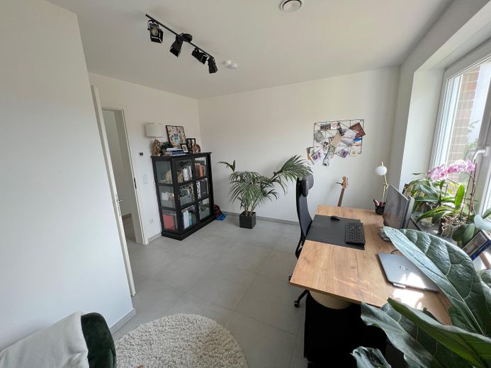 Moderno piso de 3 habitaciones en planta baja con jardín, eficiencia energética A+ – Kinder-/Arbeitszimmer