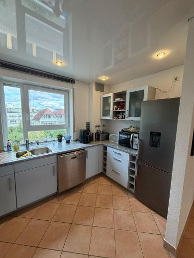 Ruhiges Wohnen ganz oben: Gepflegte 3-Zimmer-Wohnung mit Süd-West-Balkon & Tiefgarage – Photo 11