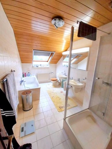 Bad + WC + Dusche OG