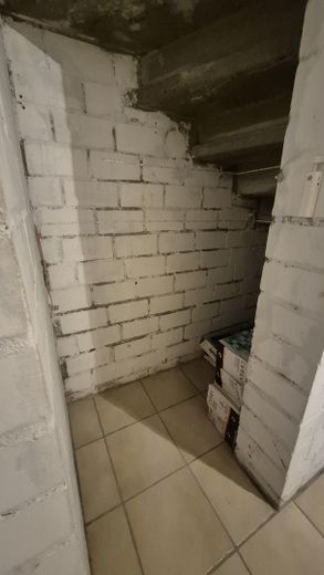 Casa a schiera di testa ben tenuta con giardino recintato e posto auto coperto – Niesche Treppe Keller
