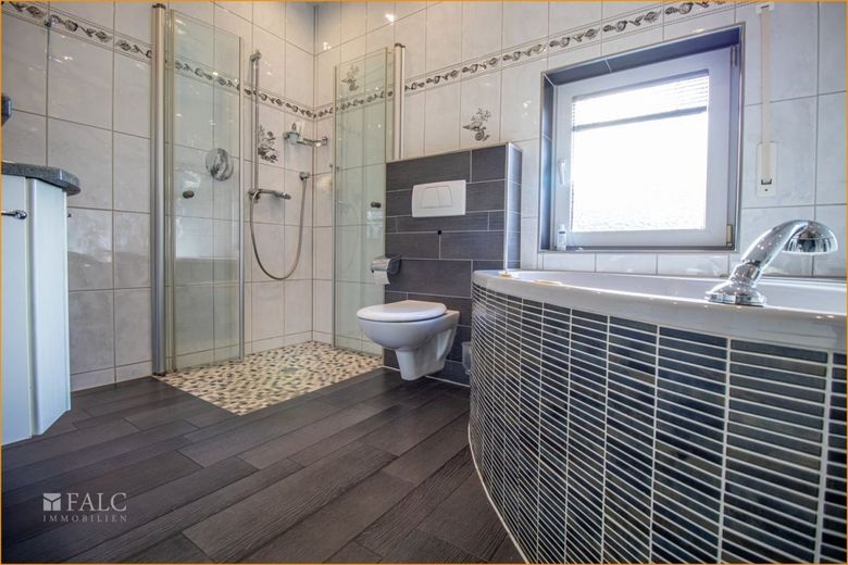 Erdgeschoss-Badezimmer