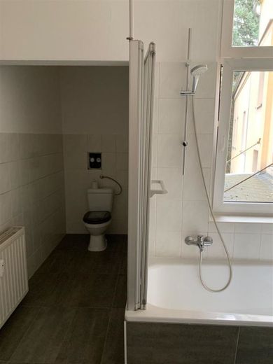 Großzügige 4-Zimmer mit Laminat, EBK und Wannenbad in guter Lage – photo-2023-10-30-09-21-50~09