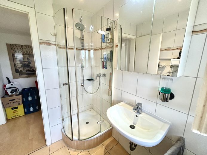 Bad mit Dusche und Wanne